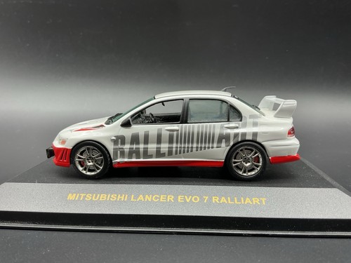 Ixo mitsubishi lancer - mitsubishi,